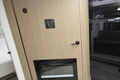 Salem 26 ICE (ICE2). 33 ft, Travel trailer Sleeps 8