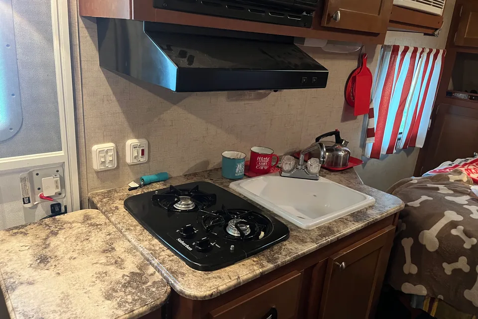 Cracklin’ Rosie 17 foot Retro Travel Trailer