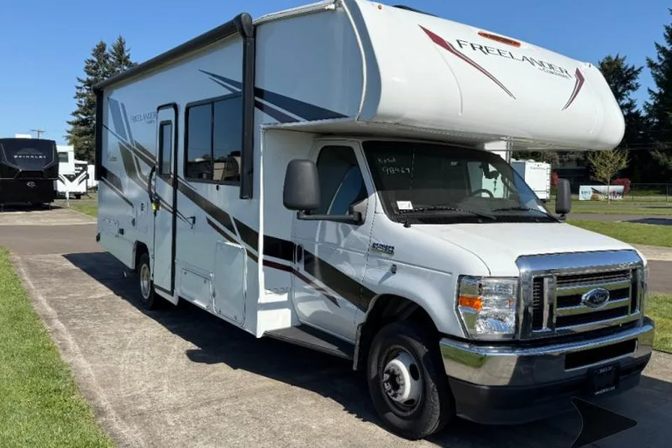 2023 Freelander 26DS | Yellowstone-Ready, Fully Stocked, Sleeps 6, SOLAR