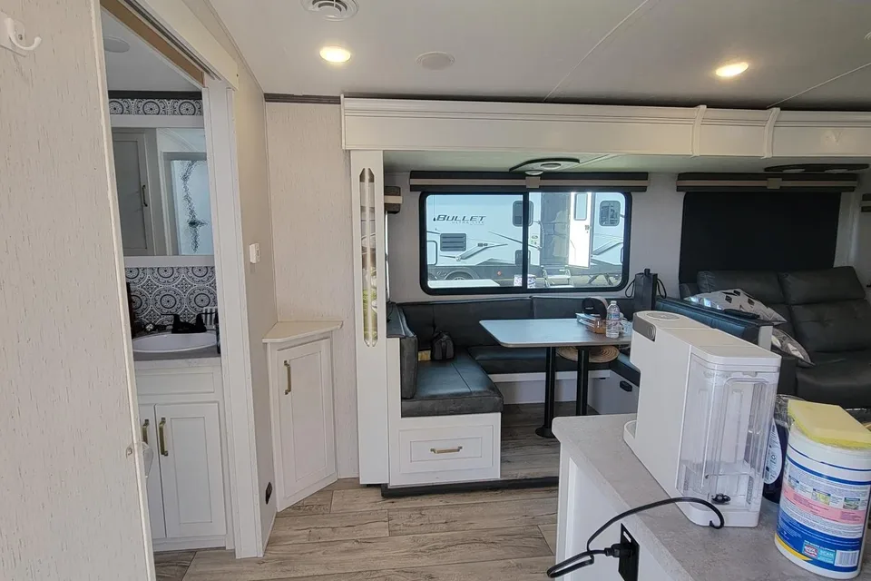 Isaac's Dutchmen Astoria 2703RB Travel Trailer