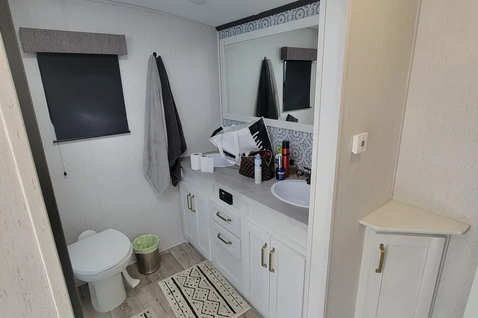 Isaac's Dutchmen Astoria 2703RB Travel Trailer