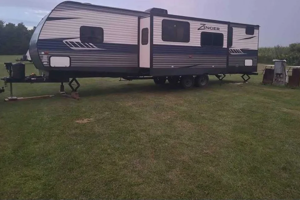 Crossroad Zinger 330bh  10personnes *Lits Superposés/bunk beds*  2 chambre fermé Marial RV