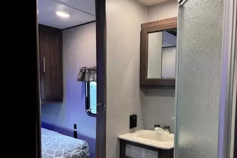 Crossroad Zinger 330bh  10personnes *Lits Superposés/bunk beds*  2 chambre fermé Marial RV