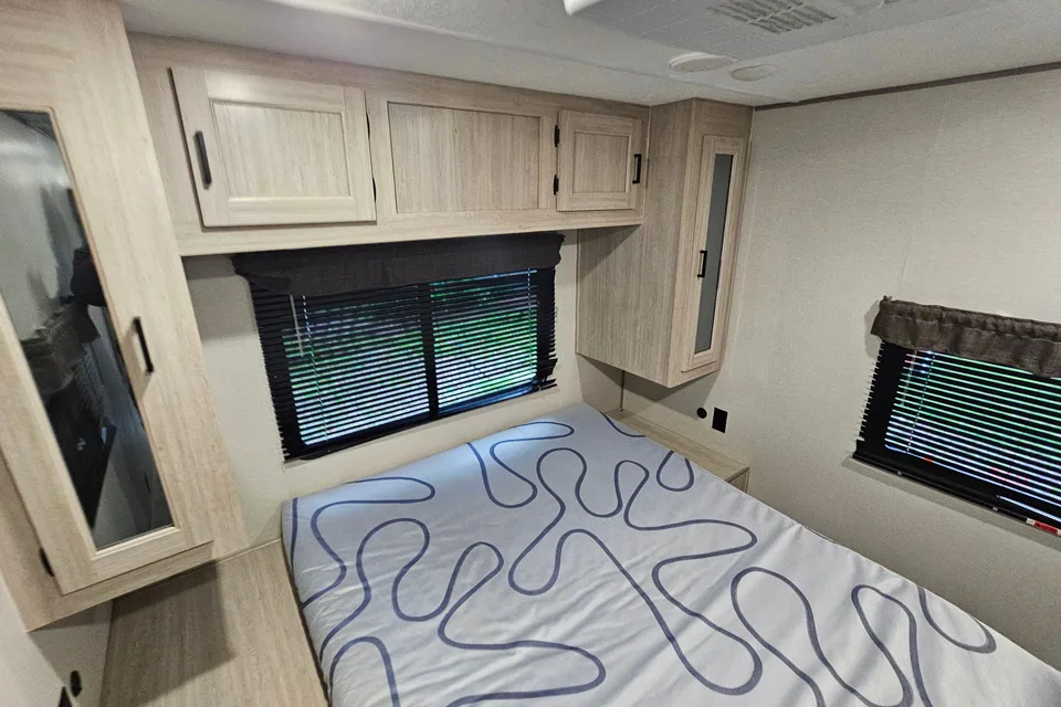 Adam's Catalina legacy 28fds Travel Trailer