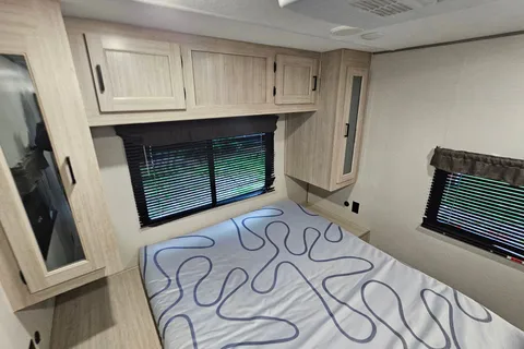 Adam's Catalina legacy 28fds Travel Trailer