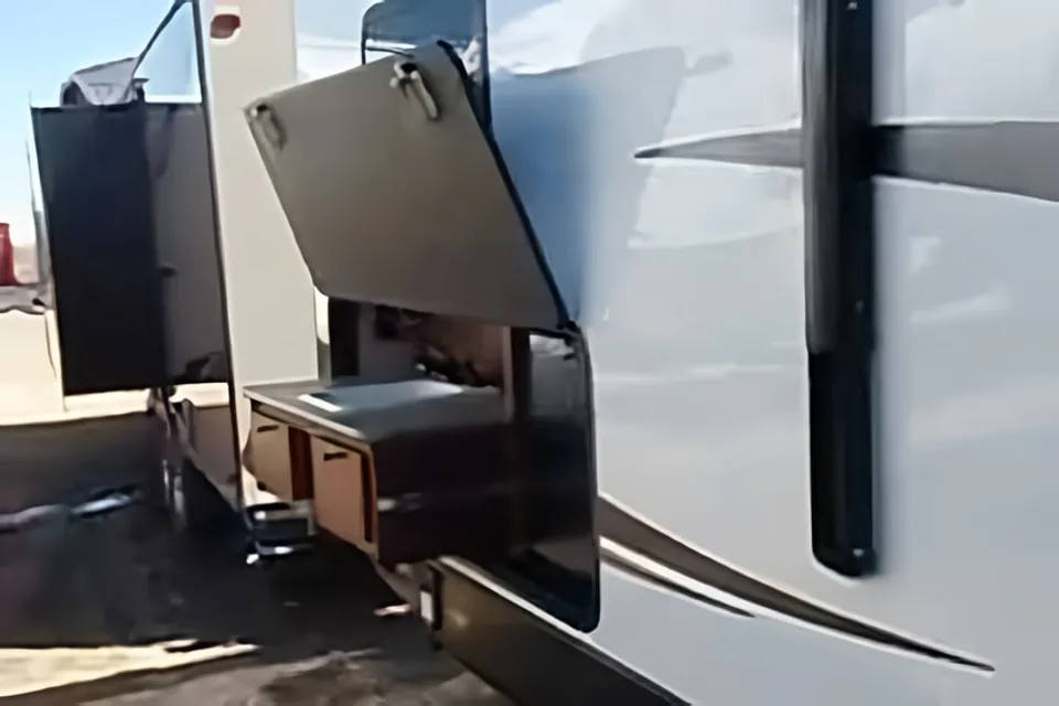 Large Family Trailer with Bunk Room