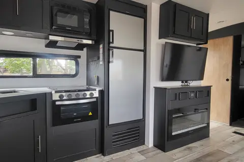  Rv Rentals Way Of Life's Family Special, 2-Bed/2-Bath 335BHSWE Travel Trailer S2
