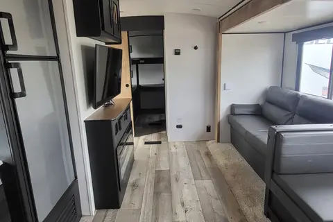  Rv Rentals Way Of Life's Family Special, 2-Bed/2-Bath 335BHSWE Travel Trailer S2