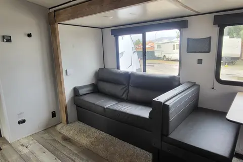  Rv Rentals Way Of Life's Family Special, 2-Bed/2-Bath 335BHSWE Travel Trailer S2