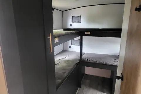  Rv Rentals Way Of Life's Family Special, 2-Bed/2-Bath 335BHSWE Travel Trailer S2