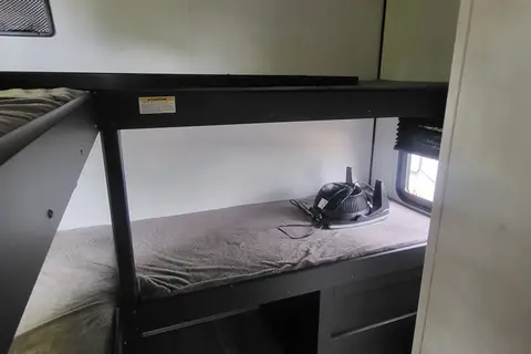  Rv Rentals Way Of Life's Family Special, 2-Bed/2-Bath 335BHSWE Travel Trailer S2