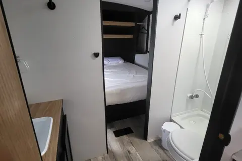  Rv Rentals Way Of Life's Family Special, 2-Bed/2-Bath 335BHSWE Travel Trailer S2