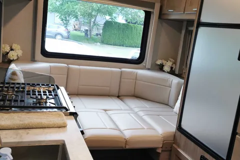 Emma's 2021 Ford 19ft motorhome