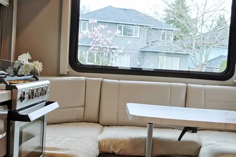 Emma's 2021 Ford 19ft motorhome