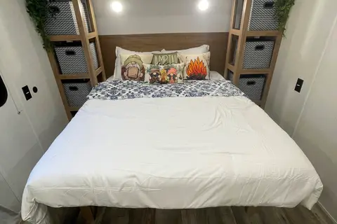 BRAND NEW 2024 29ft Light Weight Sleeps 8 Forest River Travel Trailer