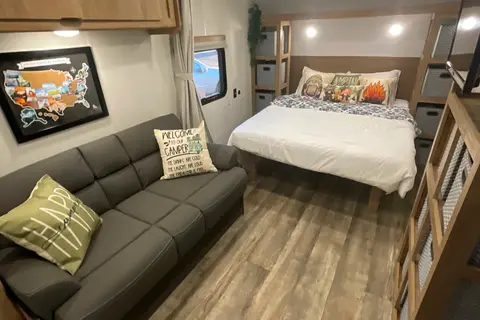 BRAND NEW 2024 29ft Light Weight Sleeps 8 Forest River Travel Trailer