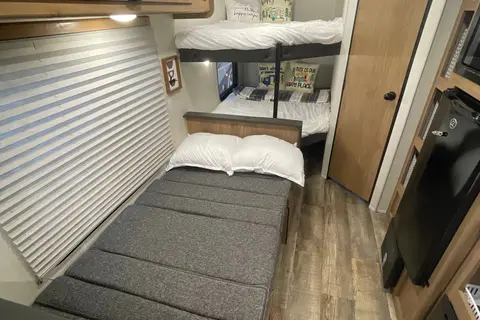 BRAND NEW 2024 29ft Light Weight Sleeps 8 Forest River Travel Trailer