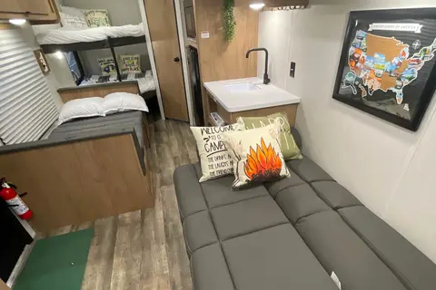 BRAND NEW 2024 29ft Light Weight Sleeps 8 Forest River Travel Trailer
