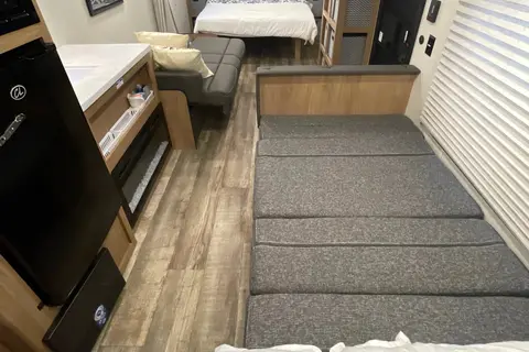 BRAND NEW 2024 29ft Light Weight Sleeps 8 Forest River Travel Trailer