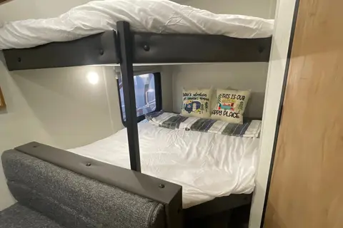 BRAND NEW 2024 29ft Light Weight Sleeps 8 Forest River Travel Trailer