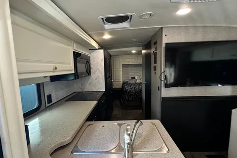 Amy's Winnebago Vista Lx Class A
