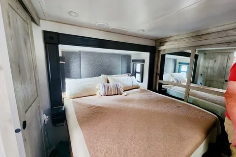 Keystone Avalanche - Fully Equipped Luxury 5th Wheel