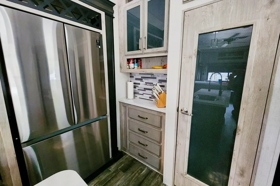 Keystone Avalanche - Fully Equipped Luxury 5th Wheel