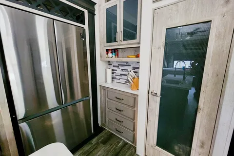 Keystone Avalanche - Fully Equipped Luxury 5th Wheel