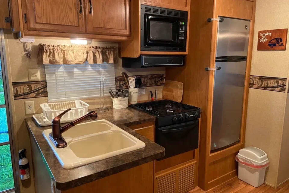 Mike's Forest River Wildwood 27bhq Travel Trailer