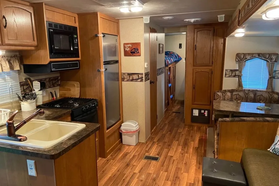 Mike's Forest River Wildwood 27bhq Travel Trailer