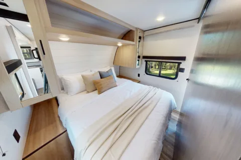 Eric's Starcraft SIGNATURE Travel Trailer