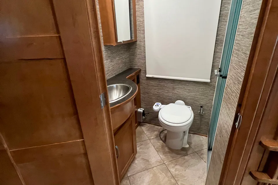 40' Winnebago Forza "The DreamCatcher"
