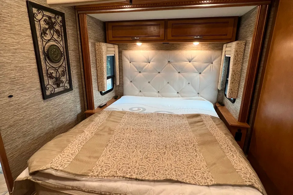 40' Winnebago Forza "The DreamCatcher"