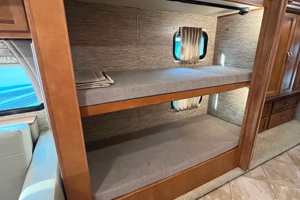 40' Winnebago Forza "The DreamCatcher"