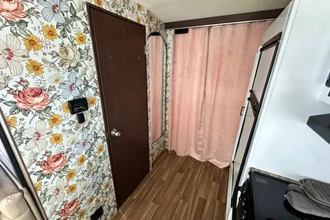 Renovated RV - WiFi, Pets, Off-Grid Friendly, Towing, 24/7 Support, Near Airport