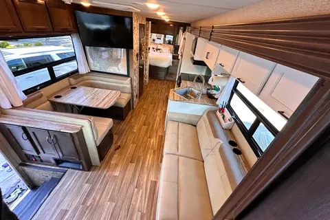 Renovated RV - WiFi, Pets, Off-Grid Friendly, Towing, 24/7 Support, Near Airport