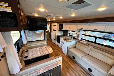 Renovated RV - WiFi, Pets, Off-Grid Friendly, Towing, 24/7 Support, Near Airport