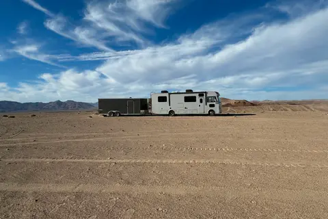 Renovated RV - WiFi, Pets, Off-Grid Friendly, Towing, 24/7 Support, Near Airport