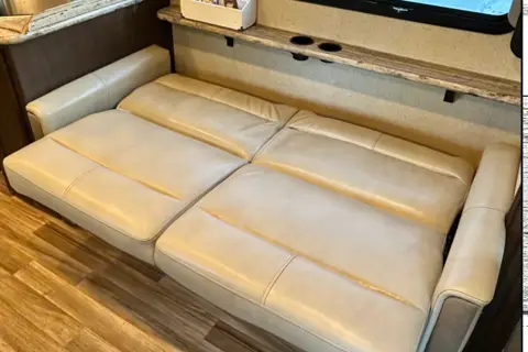 Renovated RV - WiFi, Pets, Off-Grid Friendly, Towing, 24/7 Support, Near Airport