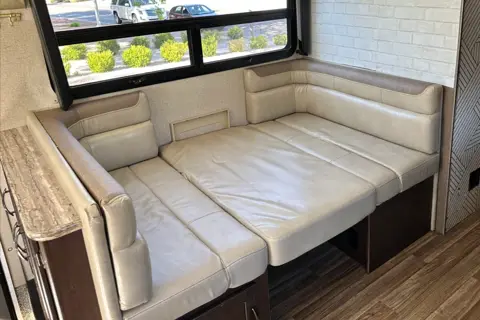 Renovated RV - WiFi, Pets, Off-Grid Friendly, Towing, 24/7 Support, Near Airport