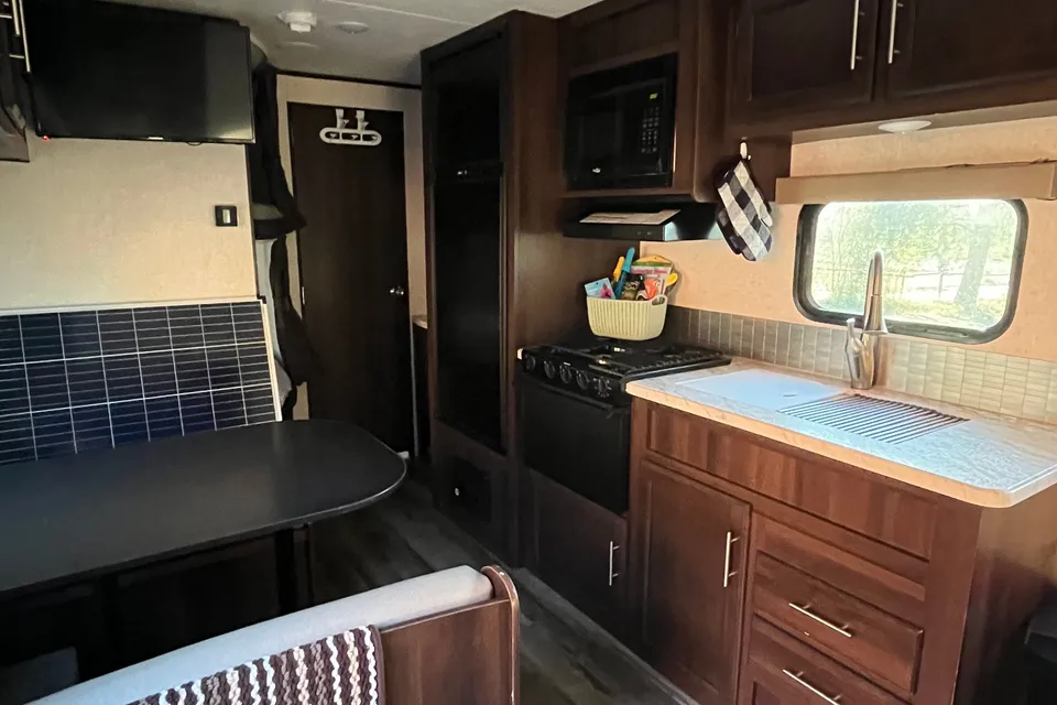 Jason's Jayco 28ft Rocky Mountain Travel Trailer