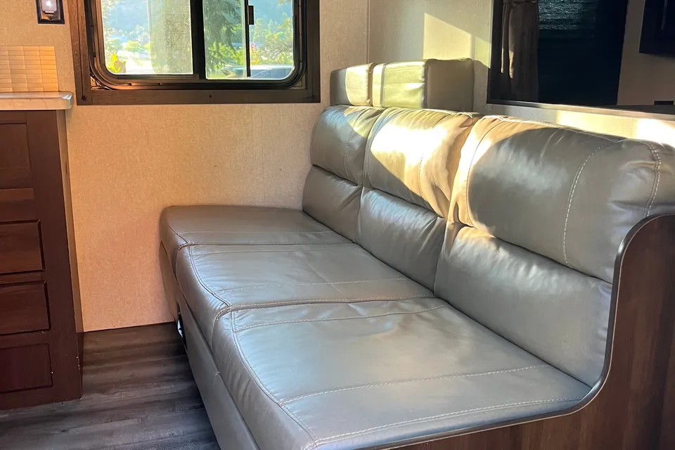 Jason's Jayco 28ft Rocky Mountain Travel Trailer