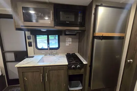 2021 Viking 2  BHS 1-Slide ultra lite Vacation on Wheels