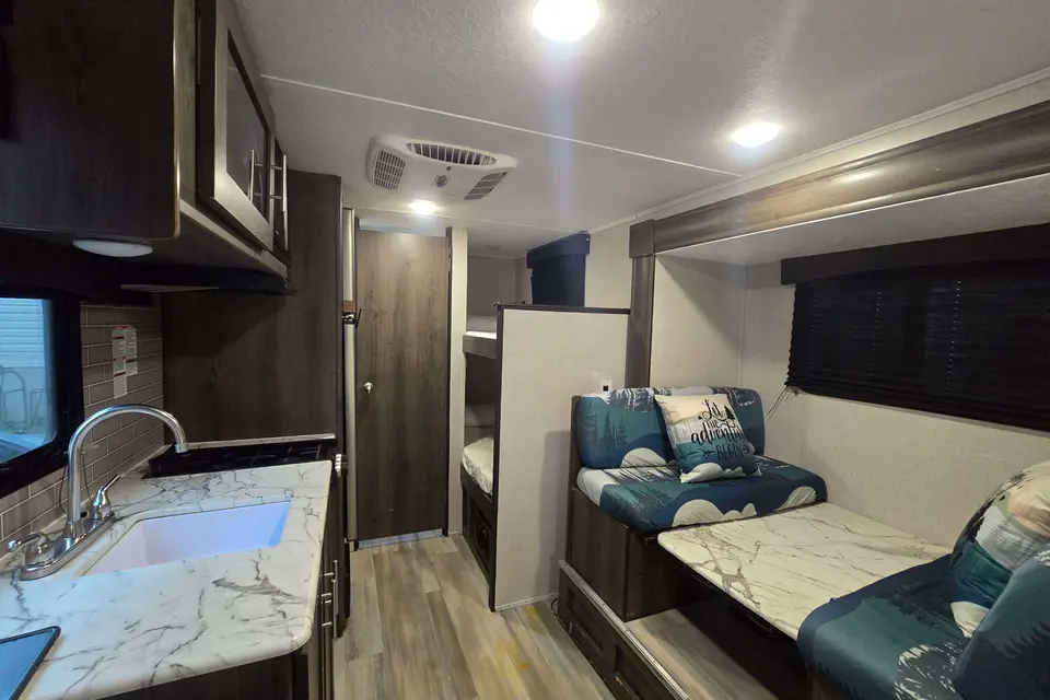 2021 Viking 2  BHS 1-Slide ultra lite Vacation on Wheels