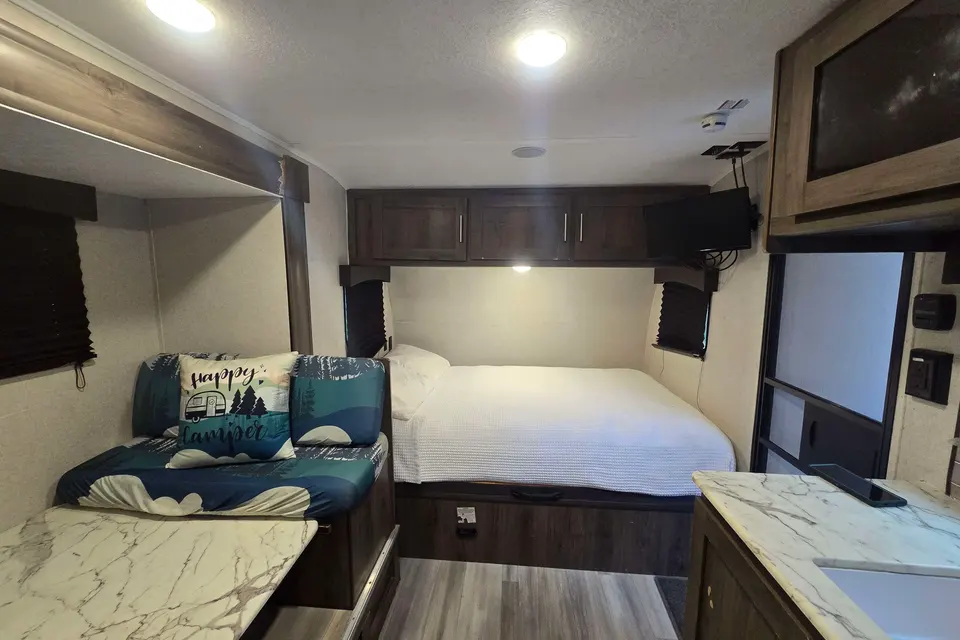 2021 Viking 2  BHS 1-Slide ultra lite Vacation on Wheels