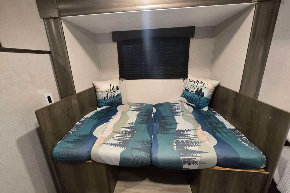 2021 Viking 2  BHS 1-Slide ultra lite Vacation on Wheels