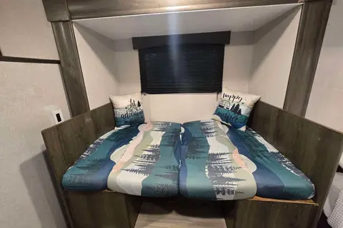 2021 Viking 2  BHS 1-Slide ultra lite Vacation on Wheels