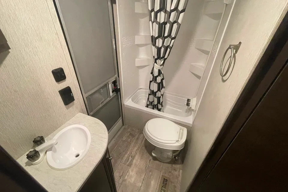 Home away from home Heartland Bh270 Travel Trailer