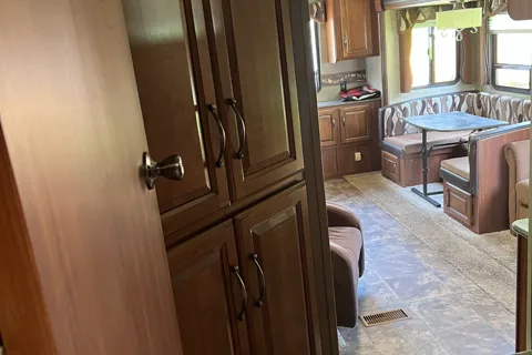 Steven's Keystone 279RKSWE Fifth Wheel