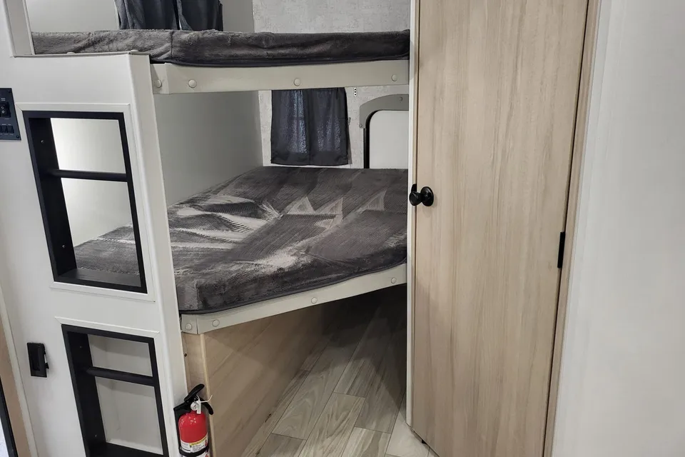 Brand New 2023 Winnebago Minnie 2801BHS - Your Ultimate Road Trip Companion!